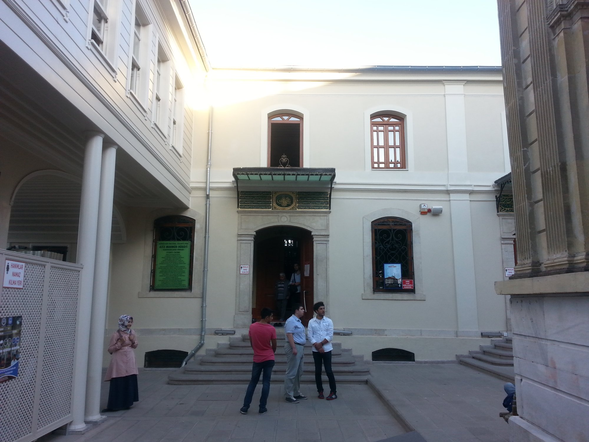 Aziz Mahmud Hüdayi Camii ve Türbesi
